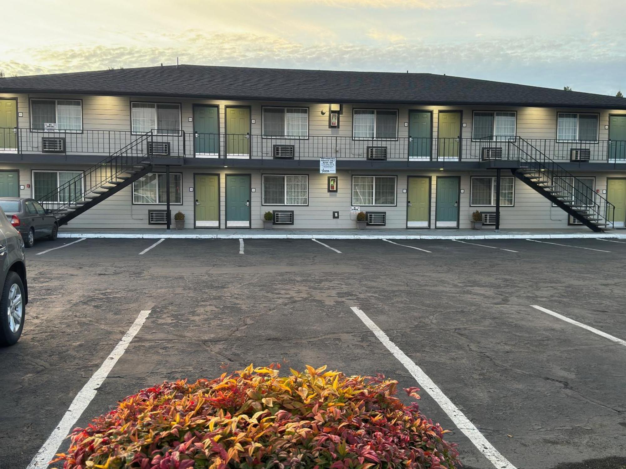 Royal Inn Eugene- Airport Exterior foto